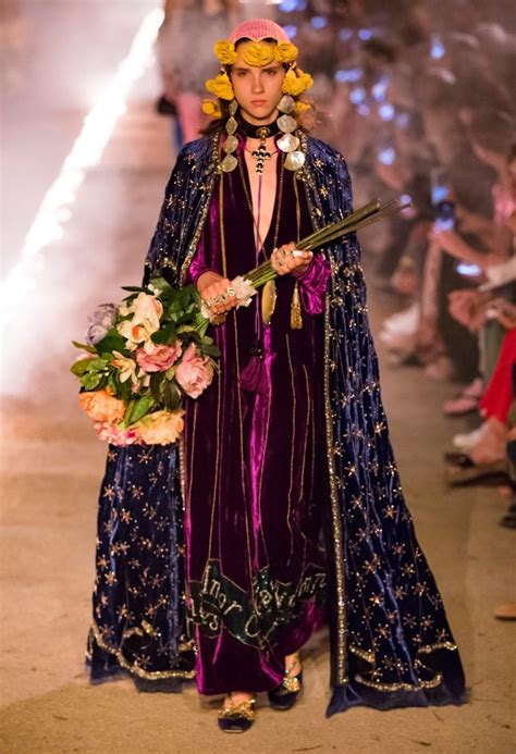 sfilata gucci cruise 2019 video|The cruise 2019 Fashion Show .